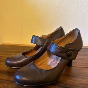 Sofft 9.5 brown comfort heel.